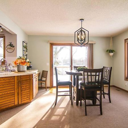 Lake House- Four Bedroom Retreat, King Bed, Beautiful Sunset! Brooklyn Center Εξωτερικό φωτογραφία