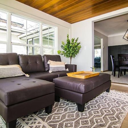 Lake House- Four Bedroom Retreat, King Bed, Beautiful Sunset! Brooklyn Center Εξωτερικό φωτογραφία