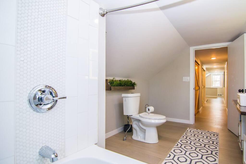 Lake House- Four Bedroom Retreat, King Bed, Beautiful Sunset! Brooklyn Center Εξωτερικό φωτογραφία