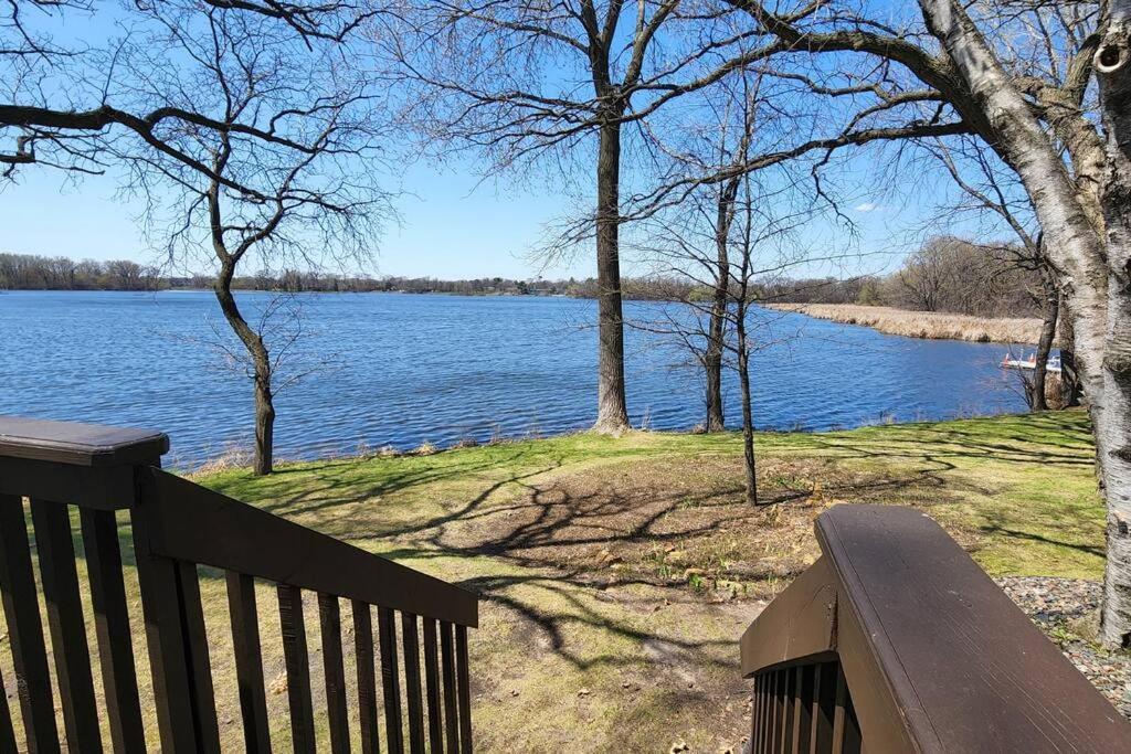 Lake House- Four Bedroom Retreat, King Bed, Beautiful Sunset! Brooklyn Center Εξωτερικό φωτογραφία