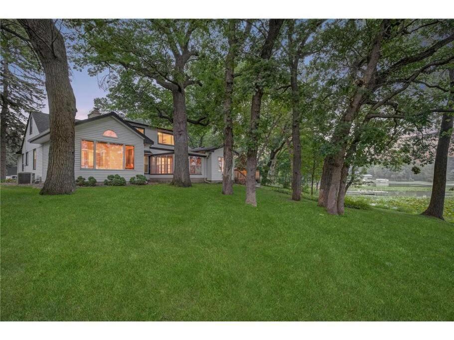 Lake House- Four Bedroom Retreat, King Bed, Beautiful Sunset! Brooklyn Center Εξωτερικό φωτογραφία