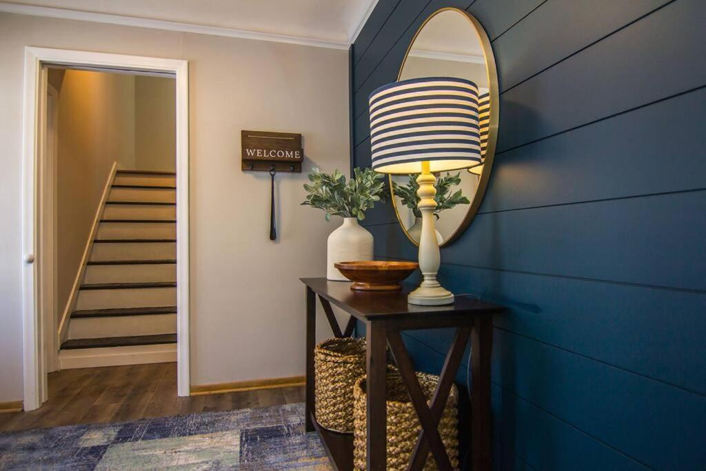 Lake House- Four Bedroom Retreat, King Bed, Beautiful Sunset! Brooklyn Center Εξωτερικό φωτογραφία