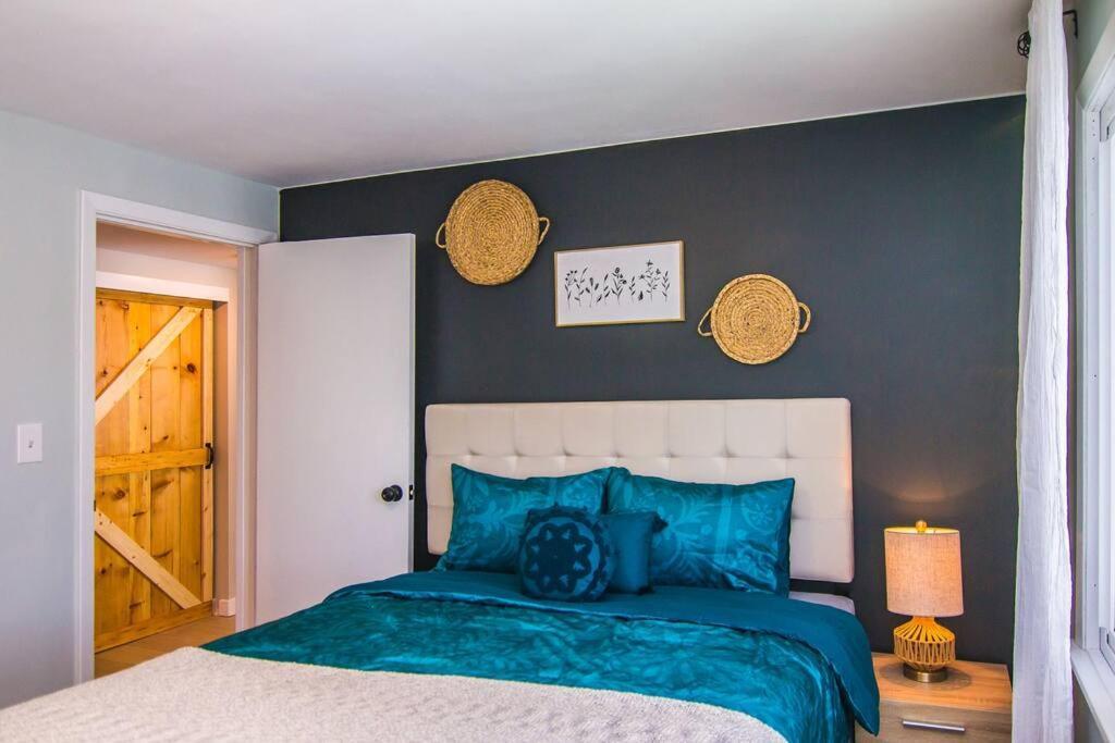 Lake House- Four Bedroom Retreat, King Bed, Beautiful Sunset! Brooklyn Center Εξωτερικό φωτογραφία