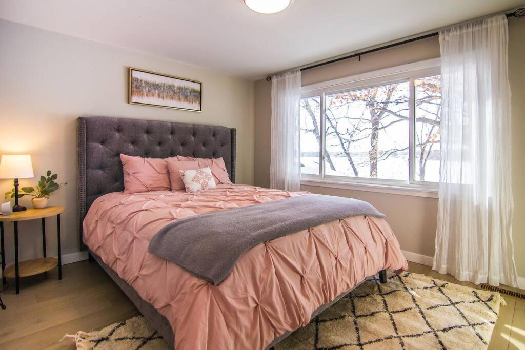 Lake House- Four Bedroom Retreat, King Bed, Beautiful Sunset! Brooklyn Center Εξωτερικό φωτογραφία