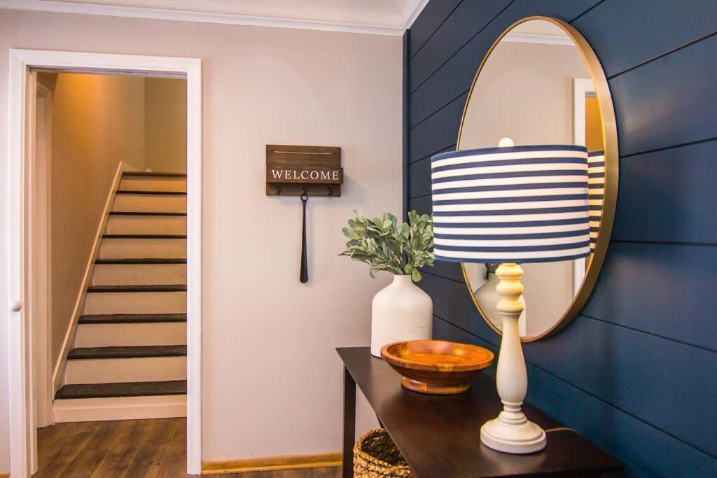 Lake House- Four Bedroom Retreat, King Bed, Beautiful Sunset! Brooklyn Center Εξωτερικό φωτογραφία