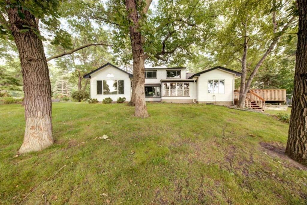 Lake House- Four Bedroom Retreat, King Bed, Beautiful Sunset! Brooklyn Center Εξωτερικό φωτογραφία