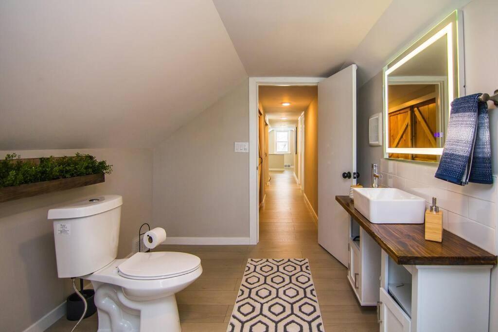 Lake House- Four Bedroom Retreat, King Bed, Beautiful Sunset! Brooklyn Center Εξωτερικό φωτογραφία